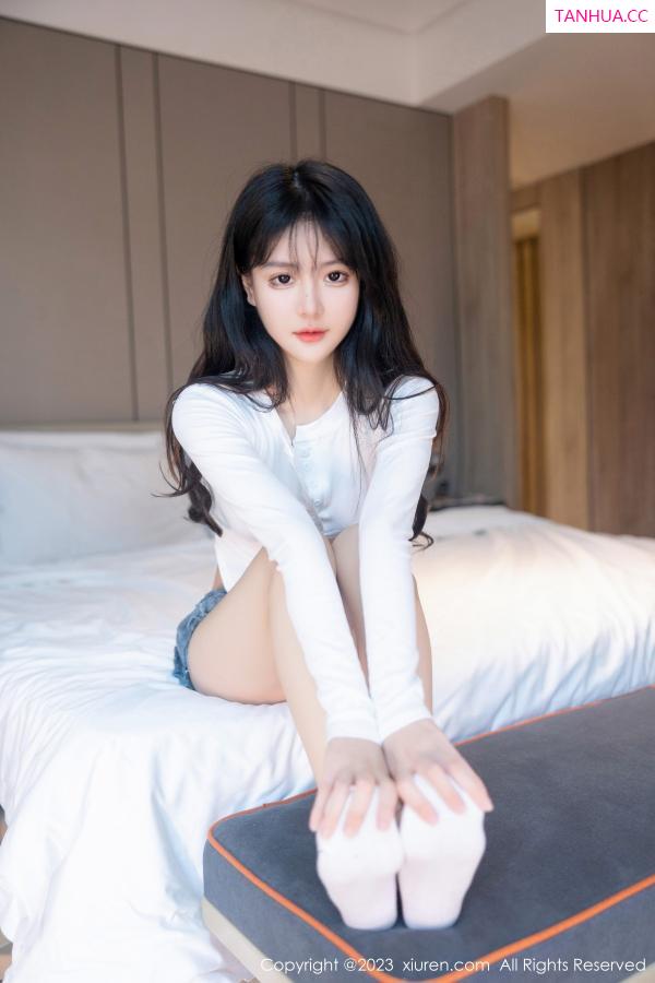   [XiuRen]高清写真图 2023.06.30 No.7010 幼幼 清纯美腿第34张图片